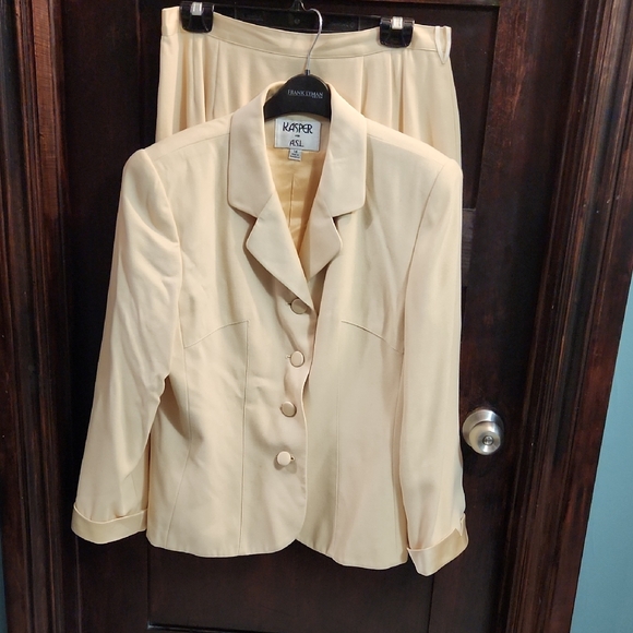 Kasper Jackets & Blazers - Kasper Light Cream Blazer and Skirt Ensemble